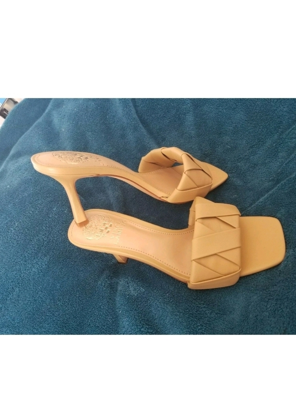 🆕🌹Endonta Pintucked Braided Leather Stiletto Sandal VINCE CAMUTO leche/bone 7 - Picture 2 of 8
